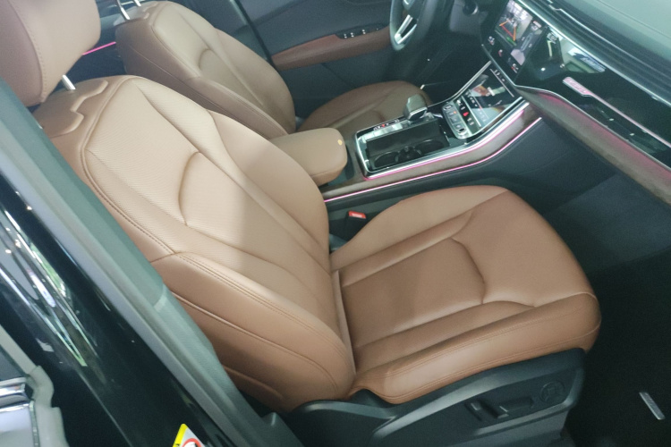 奥迪Q7 2023款 55 TFSI quattro S line运动型局部细节41