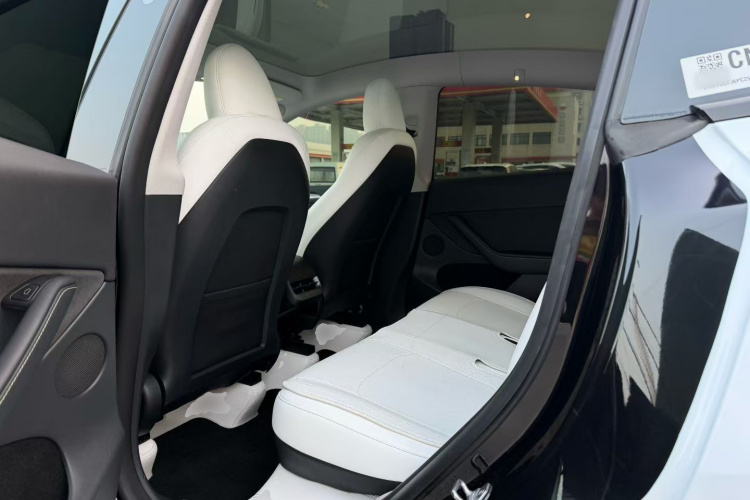 特斯拉 Model Y 2023款 后轮驱动版中控内饰21