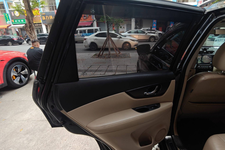 日产 奇骏 2017款 2.0L CVT舒适版 2WD中控内饰7006