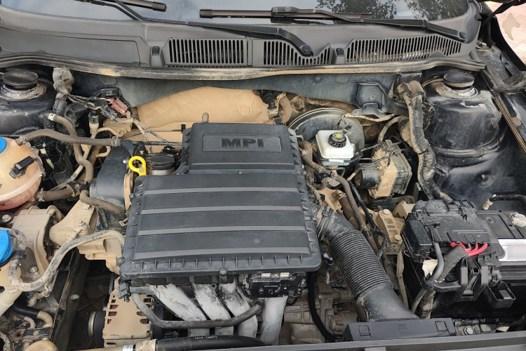 大众 朗逸 2015款 1.6L 自动风尚版机舱底盘24