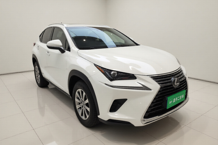 雷克萨斯NX 2017款 300h 前驱 锋尚版车身外观3