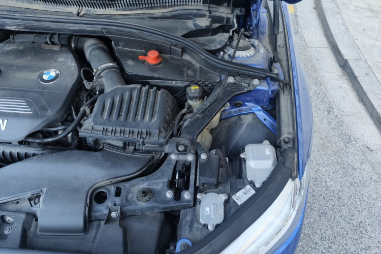 宝马1系 2018款 改款 118i 运动型局部细节9007