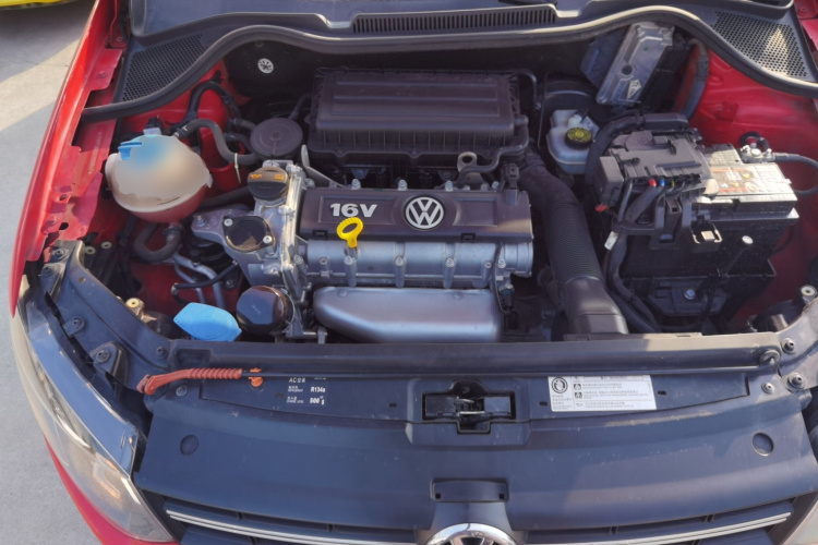 大众 Polo 2013款 1.6L 自动舒适版机舱底盘24