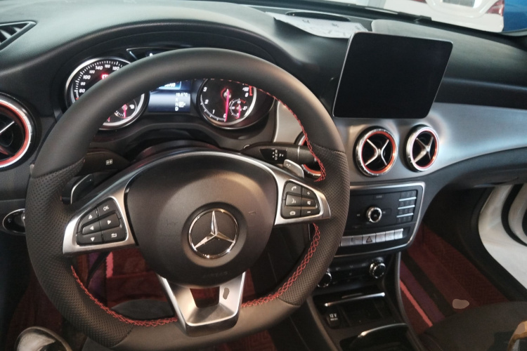 奔驰CLA 2018款 CLA 220 4MATIC中控内饰7002