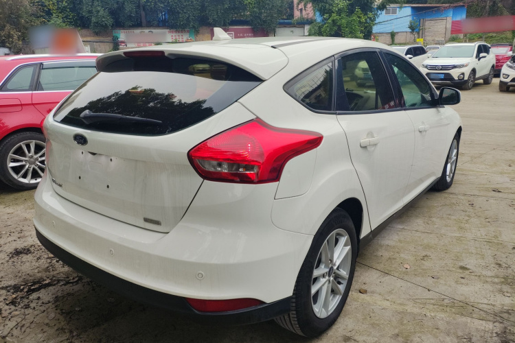 福特 福克斯 2018款 两厢经典 EcoBoost 125 自动超能风尚型智行版车身外观7