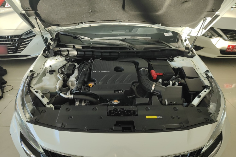日产 天籁 2022款 2.0T XL 进享版机舱底盘24