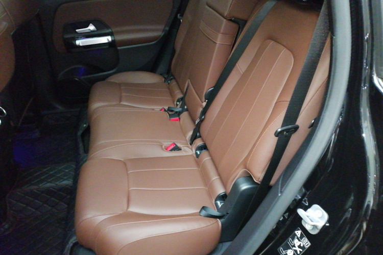 奔驰GLB 2023款 GLB 220 动感型中控内饰21