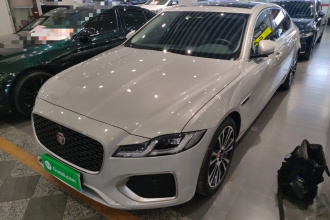 捷豹XFL 2025款 2.0T P250 两驱尊享豪华版