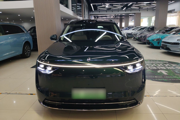 鸿蒙智行 问界M8 2025款 增程 Max+版 53.4kWh 5座版车身外观2