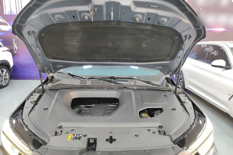 荣威RX5 2021款 PLUS 330TGI 自动国潮智享版机舱底盘24