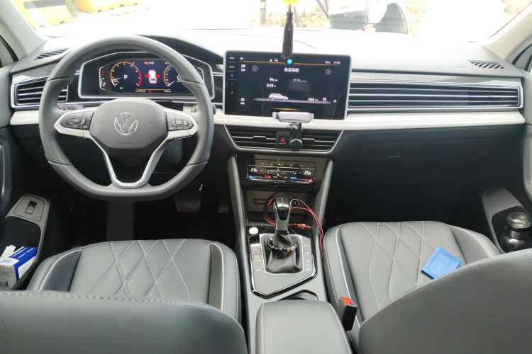 大众 途观L 2025款 出众款 300TSI 自动两驱龙腾版中控内饰12