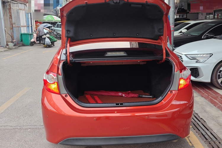 丰田 雷凌 2015款 1.6G CVT橙色限量版机舱底盘23