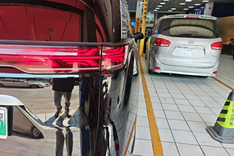 腾势D9 2024款 DM-i 980 四驱尊荣型车身外观9