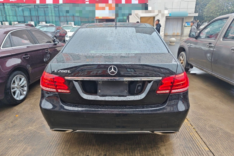 奔驰E级 2015款 改款 E 260 L车身外观6