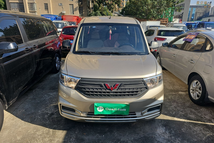 五菱汽车 五菱宏光V 2022款 1.5L劲取版电动助力LAR车身外观2