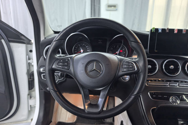 奔驰C级 2017款 改款 C 180 L 时尚型运动版中控内饰7006