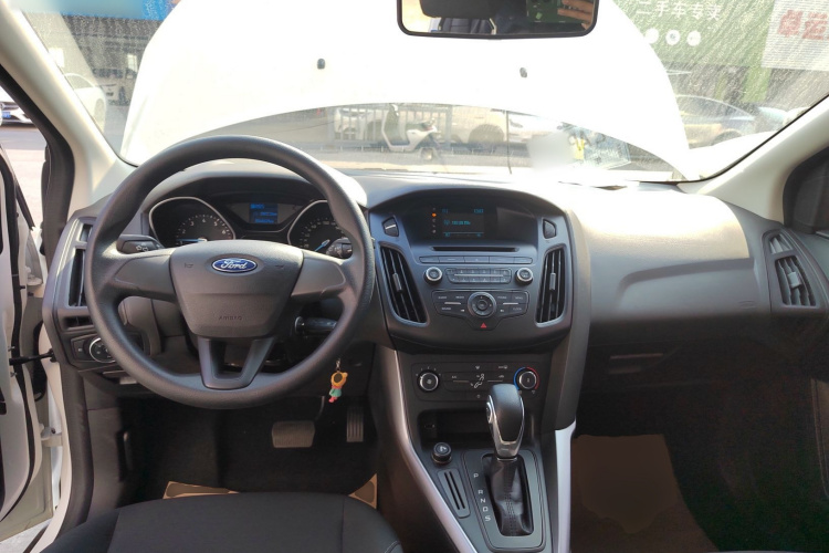 福特 福克斯 2015款 两厢 1.6L 自动舒适型中控内饰7002