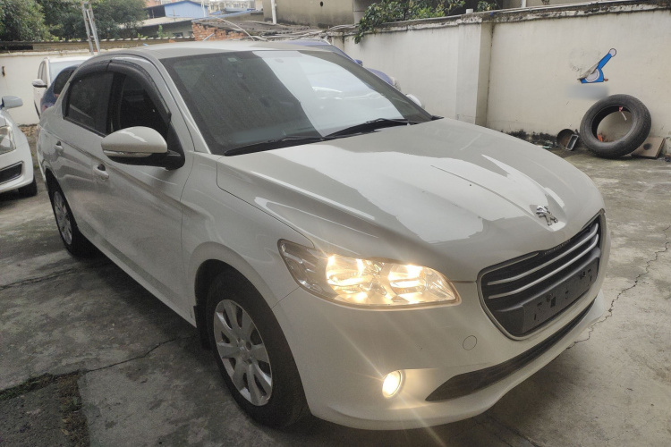 标致301 2016款 1.6L 手动舒适版车身外观3