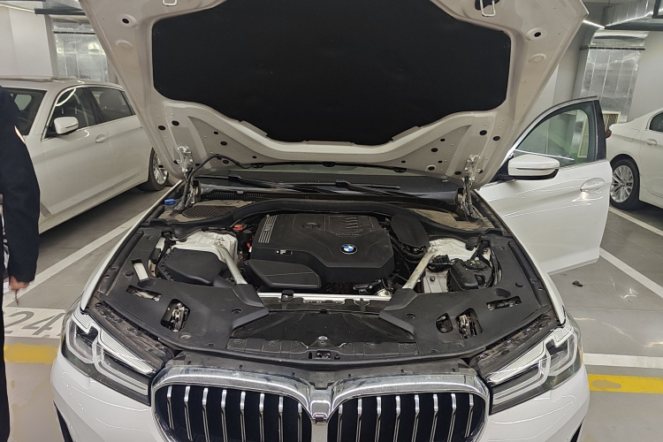 宝马5系 2022款 改款二 525Li 豪华套装机舱底盘24