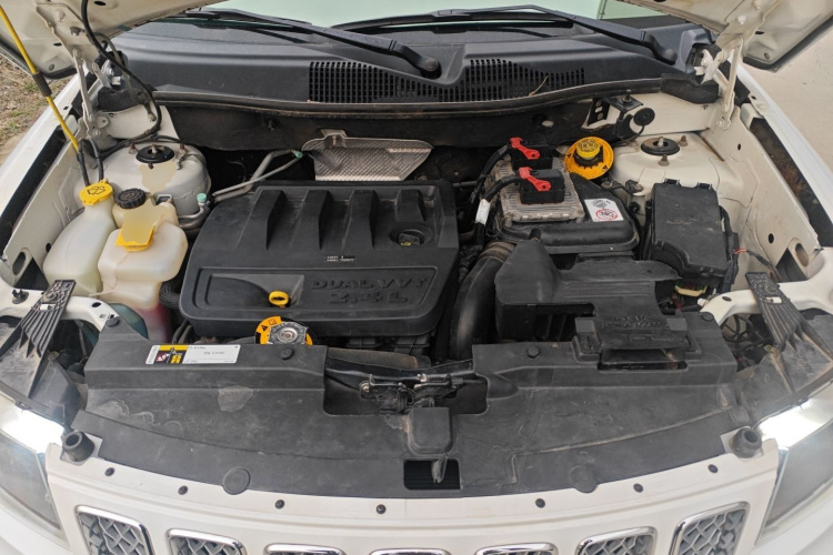 Jeep 指南者(进口) 2014款 改款 2.4L 四驱豪华导航版机舱底盘24