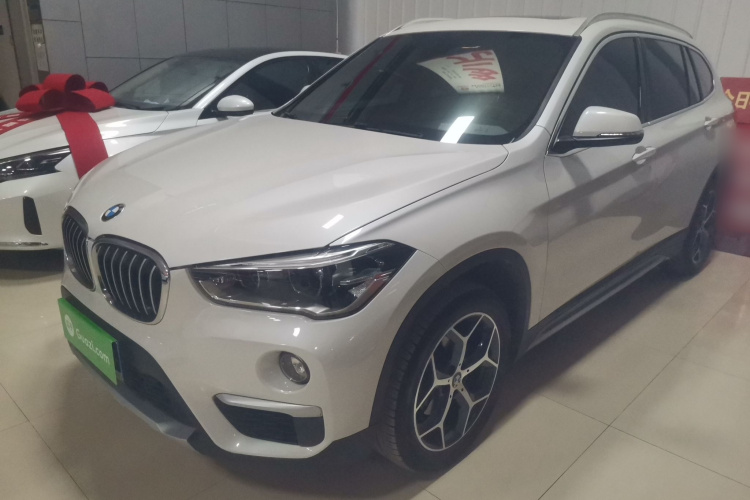 宝马X1 2019款 sDrive18Li 尊享型车身外观1