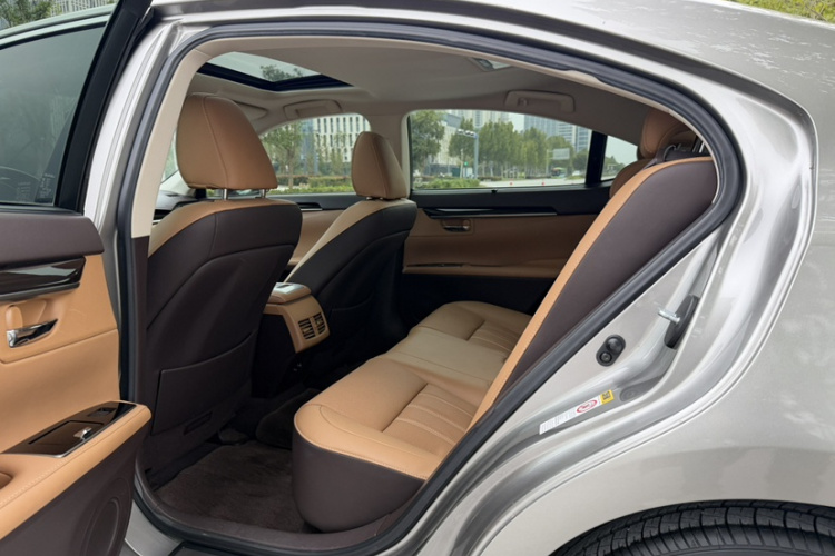 雷克萨斯ES 2015款 250 典雅版中控内饰7003