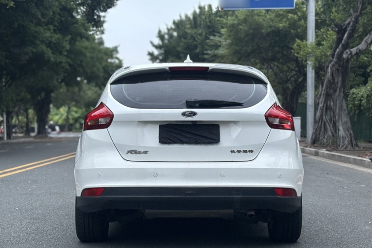 福特 福克斯 2017款 两厢 1.6L 自动风尚型智行版车身外观6009