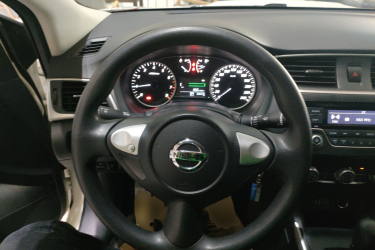 日产 轩逸 2021款 经典 1.6XE CVT专享版中控内饰13