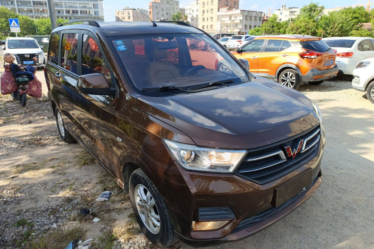 五菱汽车 五菱宏光 2018款 1.5L S舒适型L2B车身外观3