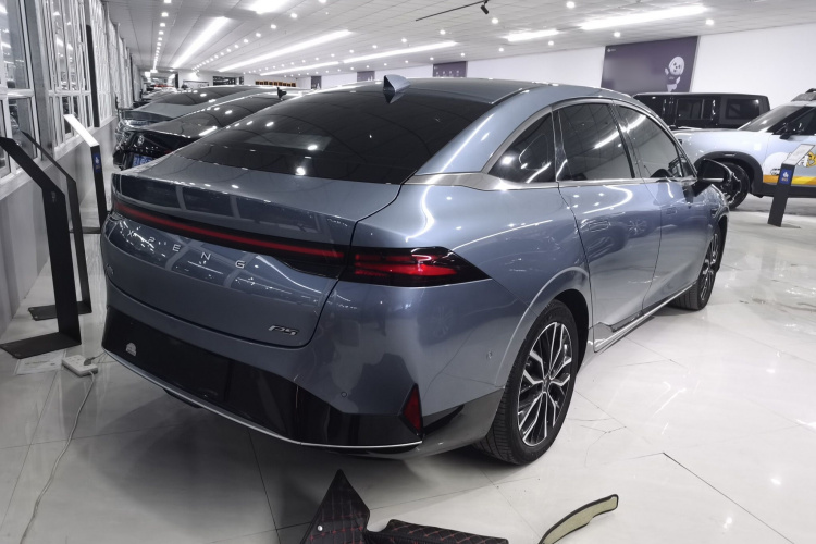 小鹏P5 2022款 460E+车身外观7