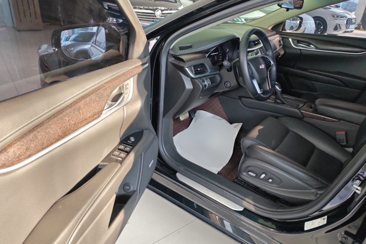 凯迪拉克XTS 2018款 28T 精英型中控内饰20