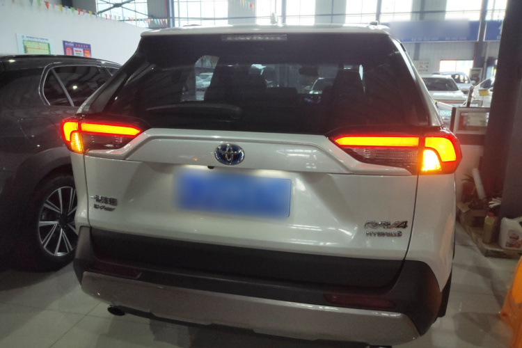 丰田 RAV4荣放 2023款 双擎 2.5L E-CVT四驱精英Plus版车身外观6