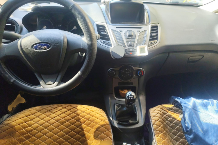 福特 嘉年华 2013款 两厢 1.5L 手动风尚型中控内饰12