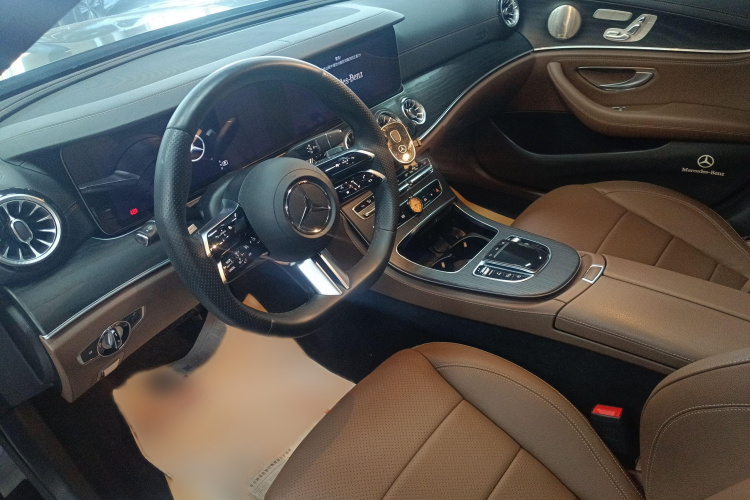 奔驰E级 2023款 E 300 L 运动时尚型中控内饰7003