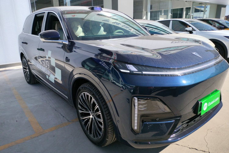 深蓝汽车 深蓝S09 2025款 四驱Ultra+ 高定版车身外观3