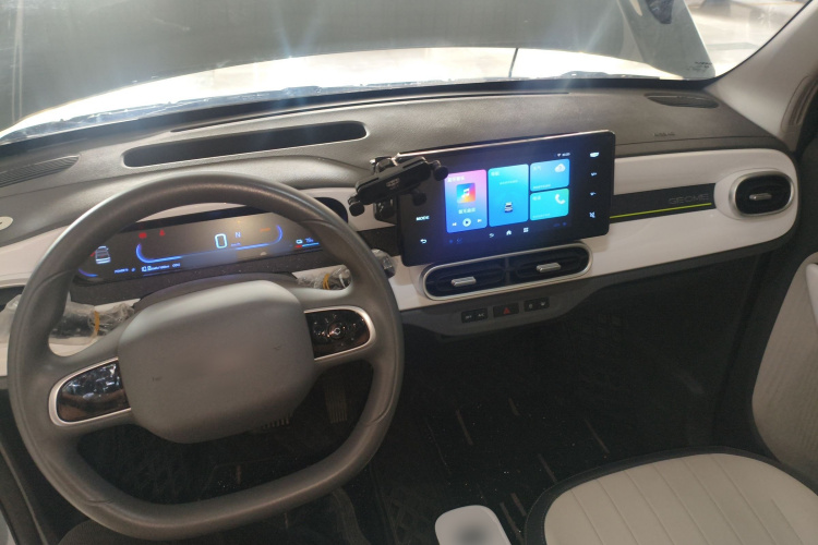 吉利银河 2025款 210km 熊猫卡丁中控内饰12