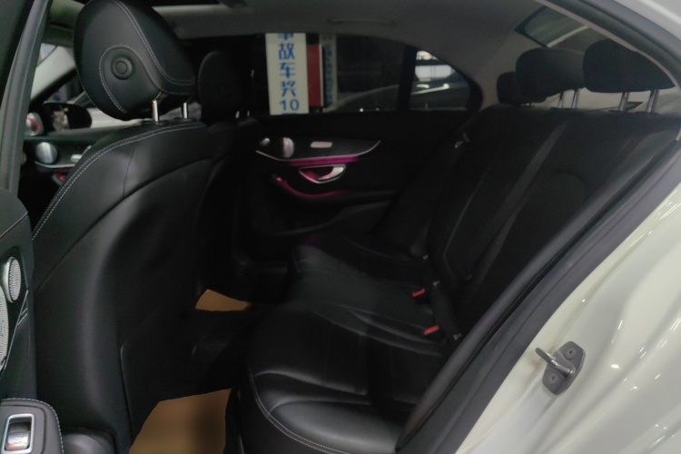 奔驰C级 2018款 C 180 L 时尚型运动版中控内饰7004