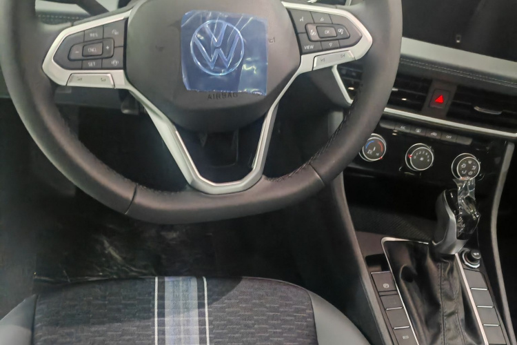 大众 速腾 2025款 改款 300TSI DSG飞越版中控内饰7001