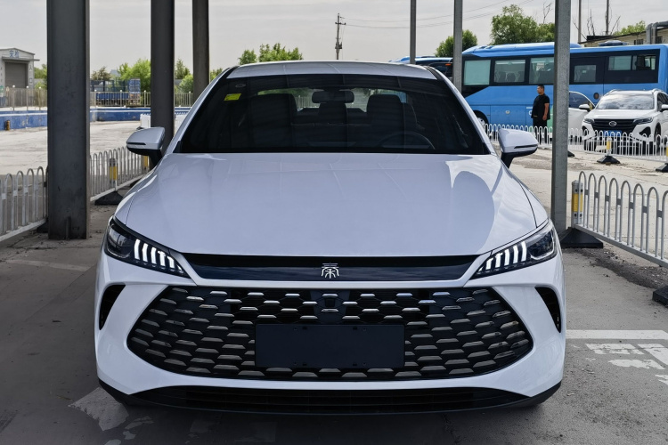 比亚迪 秦PLUS 2025款 DM-i 智驾版 55KM领先型车身外观6001