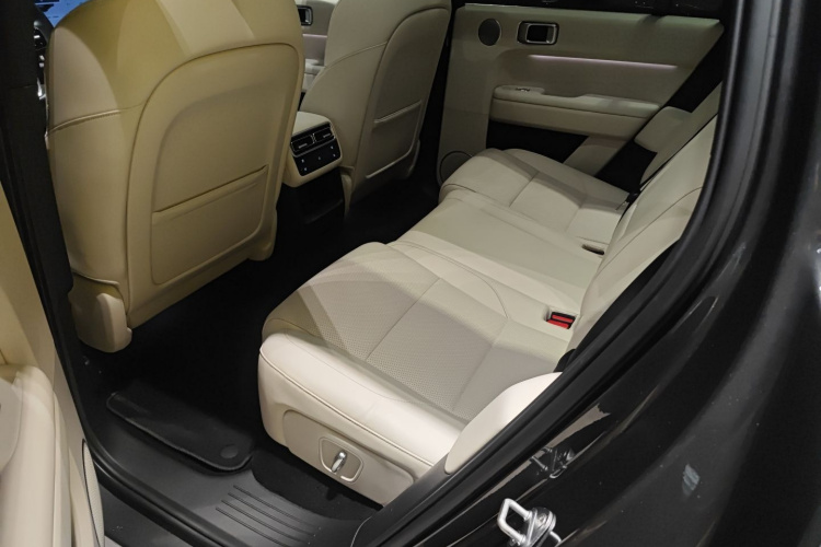 理想汽车 理想L6 2024款 Pro中控内饰7004