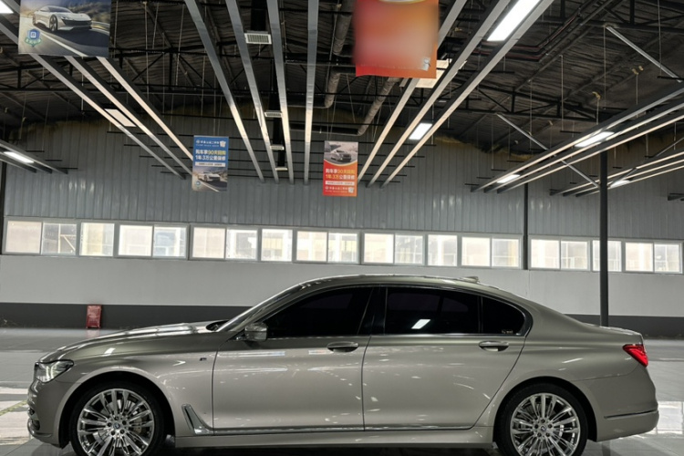 宝马7系 2018款 730Li 领先型 卓越套装车身外观6009