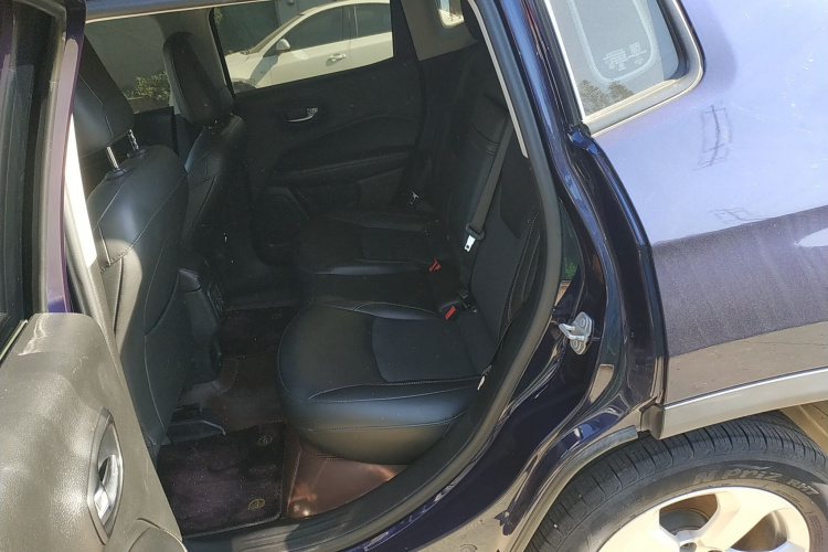 Jeep 指南者 2020款 220T 自动领先版中控内饰7004