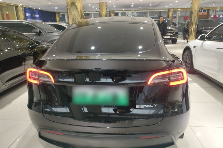 特斯拉 Model Y 2022款 改款 后轮驱动版车身外观6