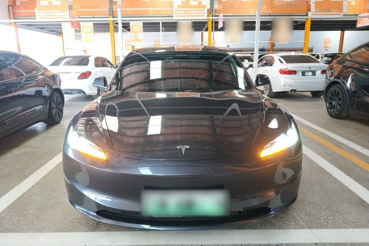 特斯拉 Model 3 2023款 长续航全轮驱动版车身外观2