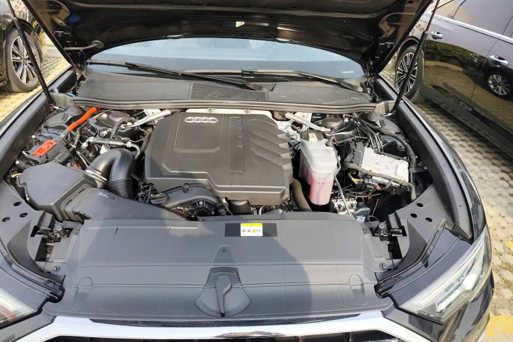 奥迪A6L 2024款 45 TFSI 臻选动感型机舱底盘24