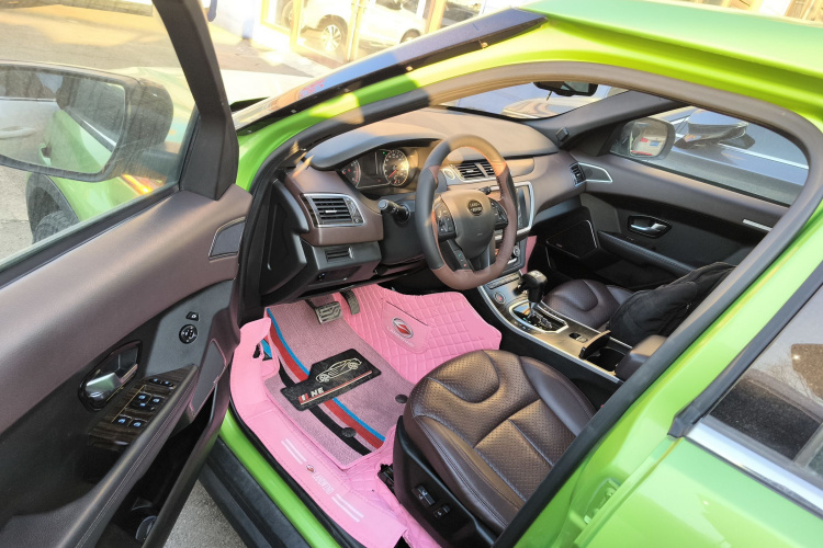 陆风X7 2015款 2.0T 全景尊贵版中控内饰20