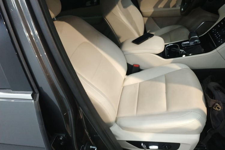 理想汽车 理想ONE 2021款 增程6座版局部细节41