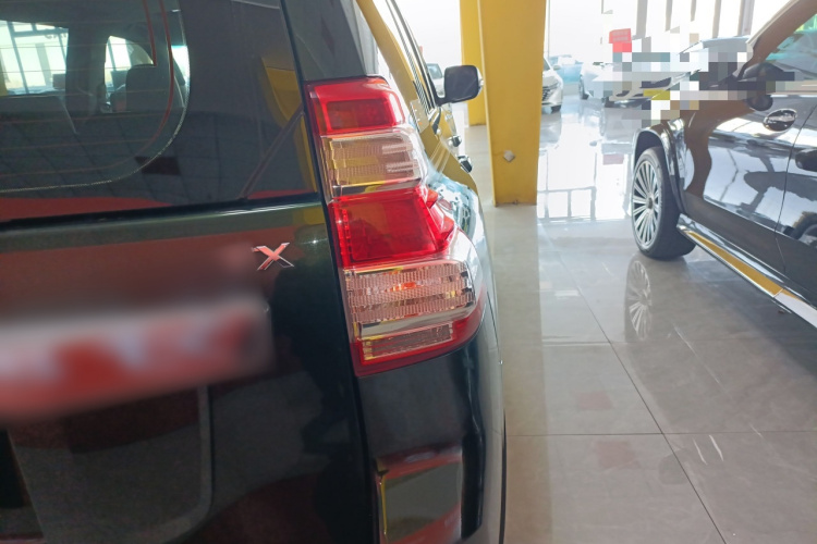 丰田 普拉多 2016款 2.7L 自动标准版车身外观9