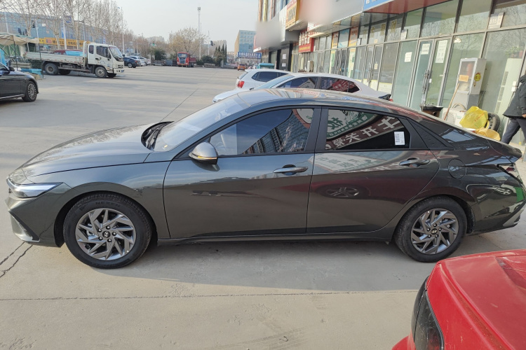 现代 伊兰特 2023款 1.5L CVT GLS领先版车身外观4