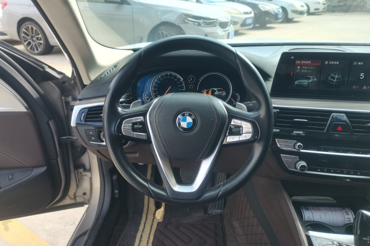 宝马5系 2018款 改款 530Li 领先型 豪华套装中控内饰13